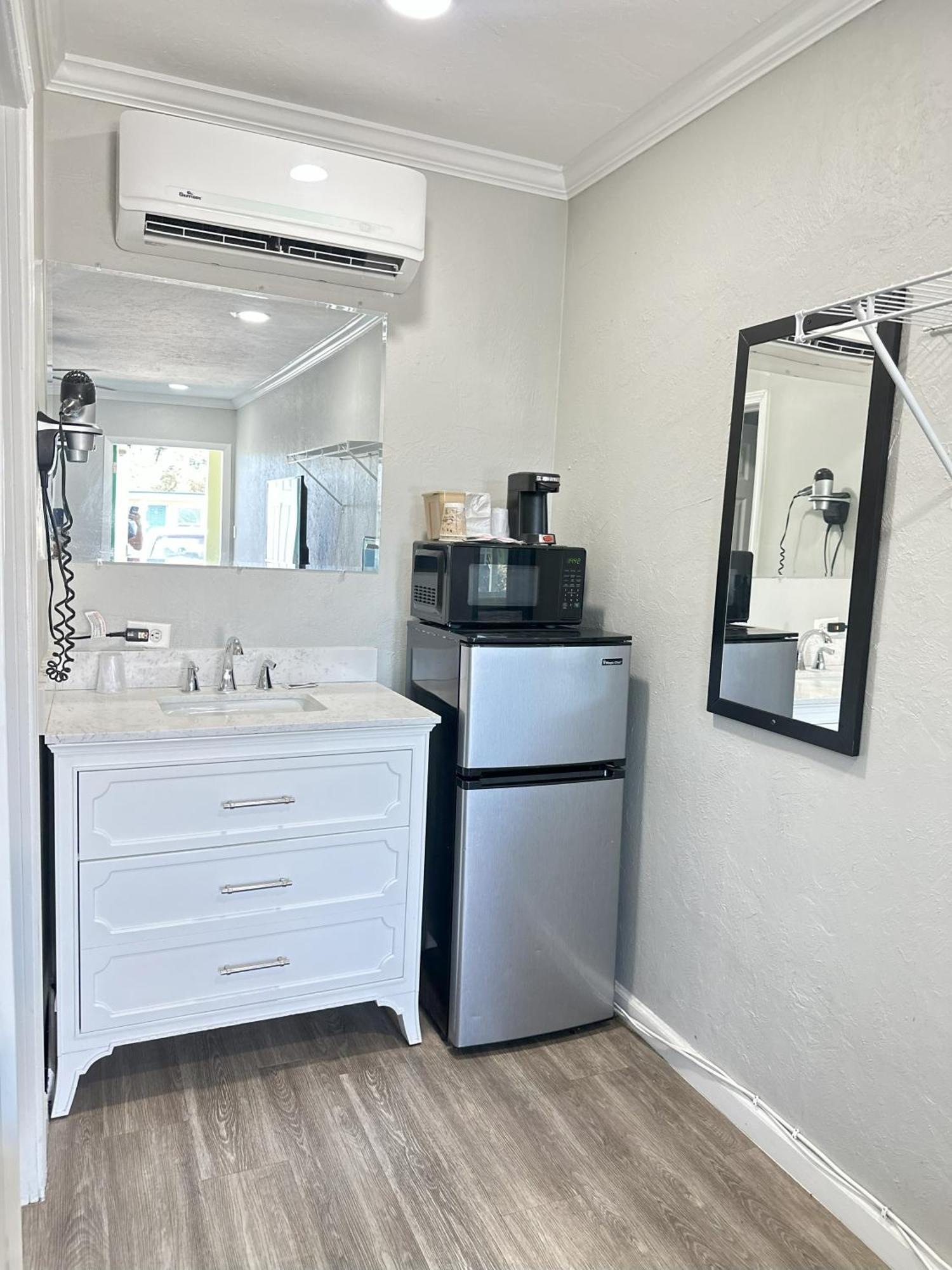 Sunshine Inn & Suites Venice, Florida Venice Gardens Екстер'єр фото