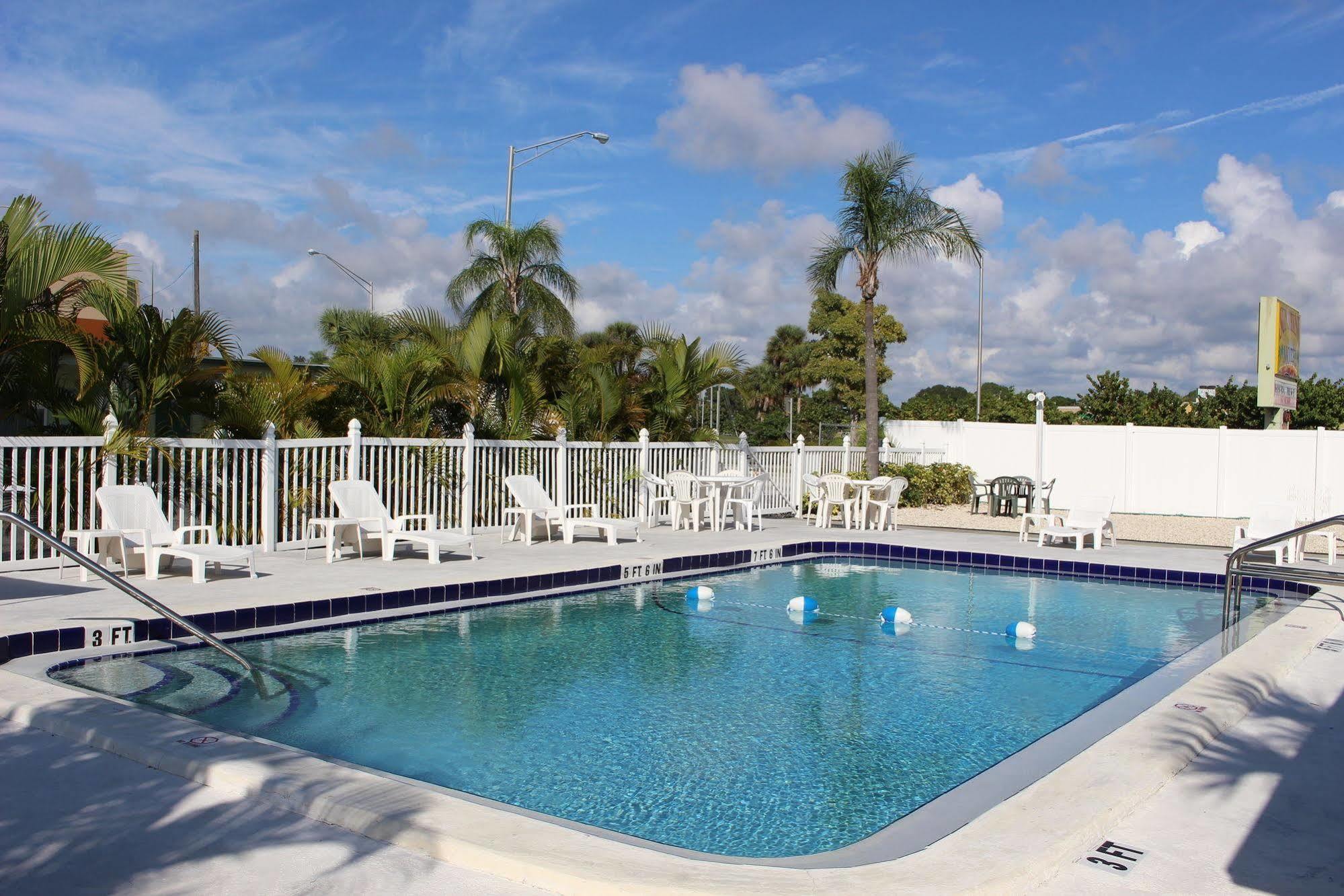 Sunshine Inn & Suites Venice, Florida Venice Gardens Екстер'єр фото