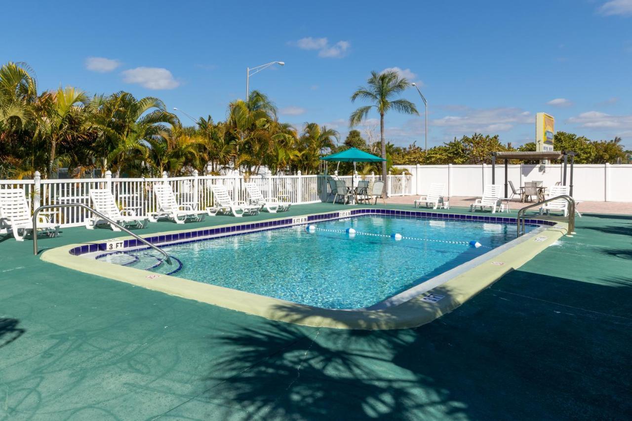 Sunshine Inn & Suites Venice, Florida Venice Gardens Екстер'єр фото